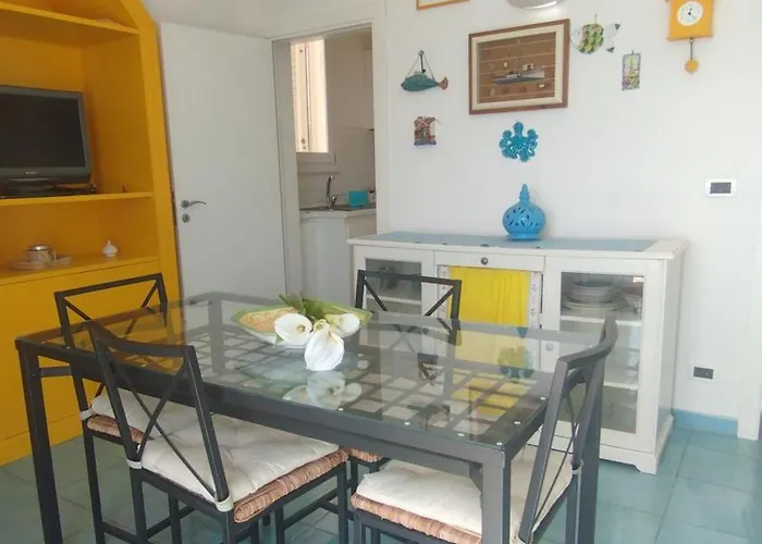 Alba Marina A Castro *